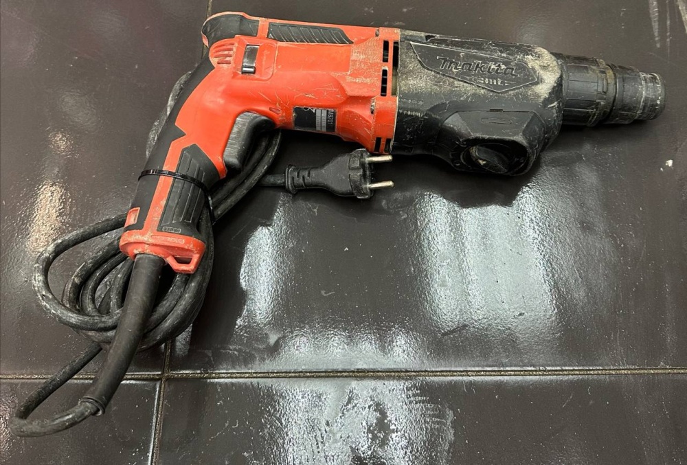 Перфоратор Makita M8701