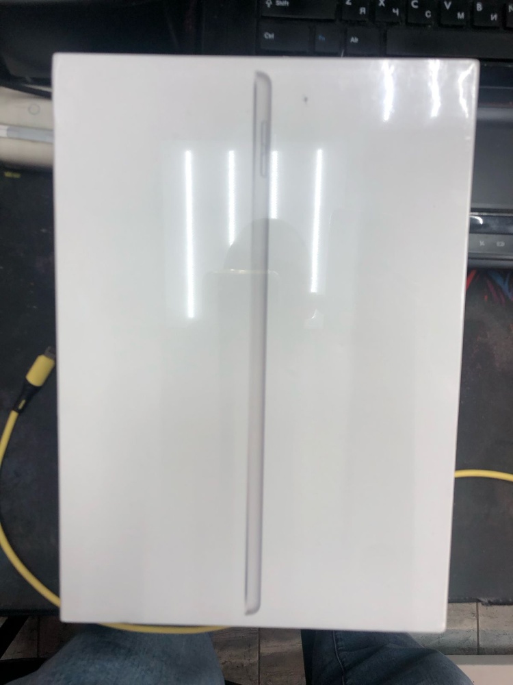 Планшет Apple iPad Air 9 поколения A2602 64gb wi-fi
