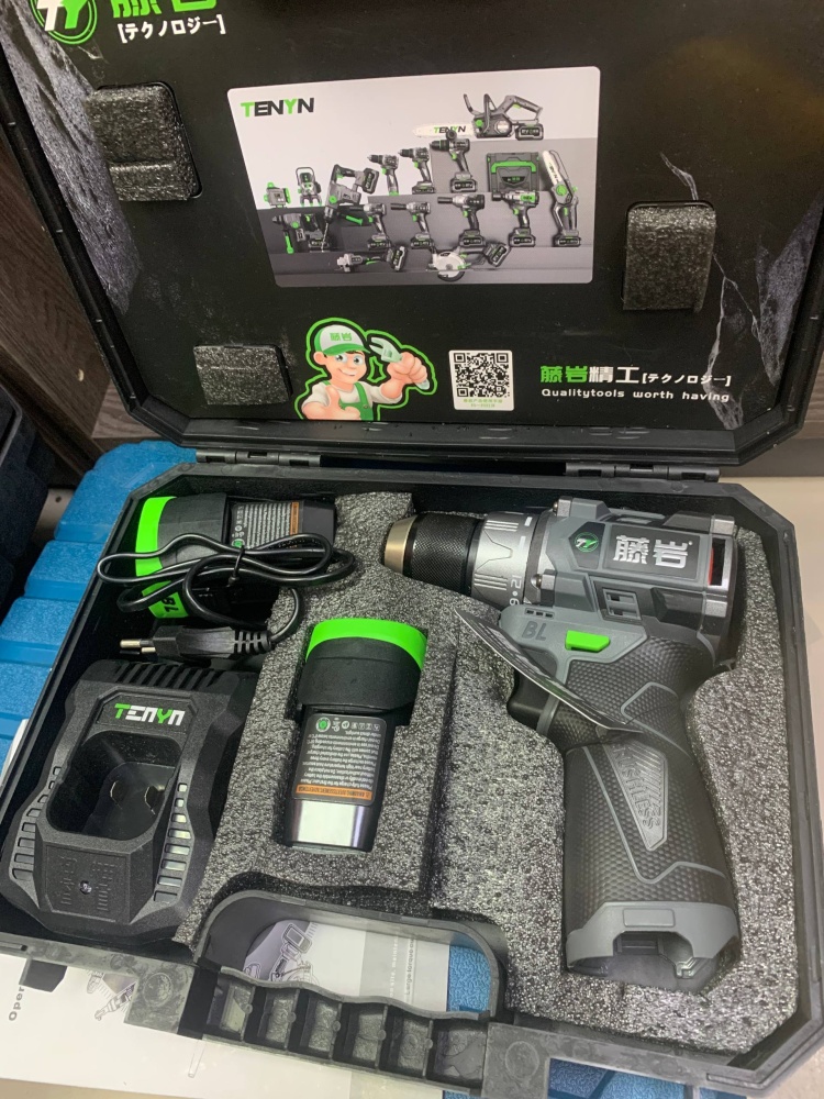 Шуруповерт 18 Tenin