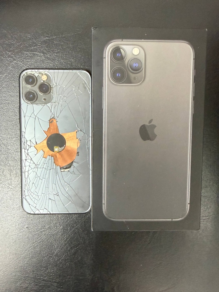 Смартфон iPhone 11 PRO 64 Gb