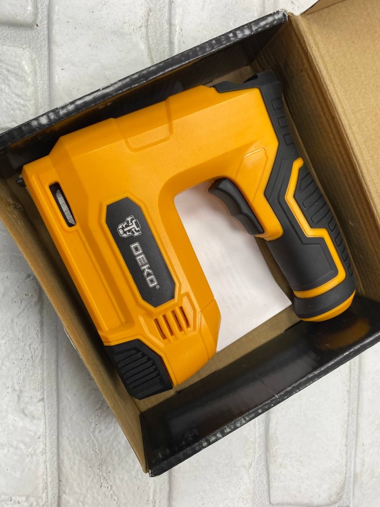 Степлер аккумуляторный Deko