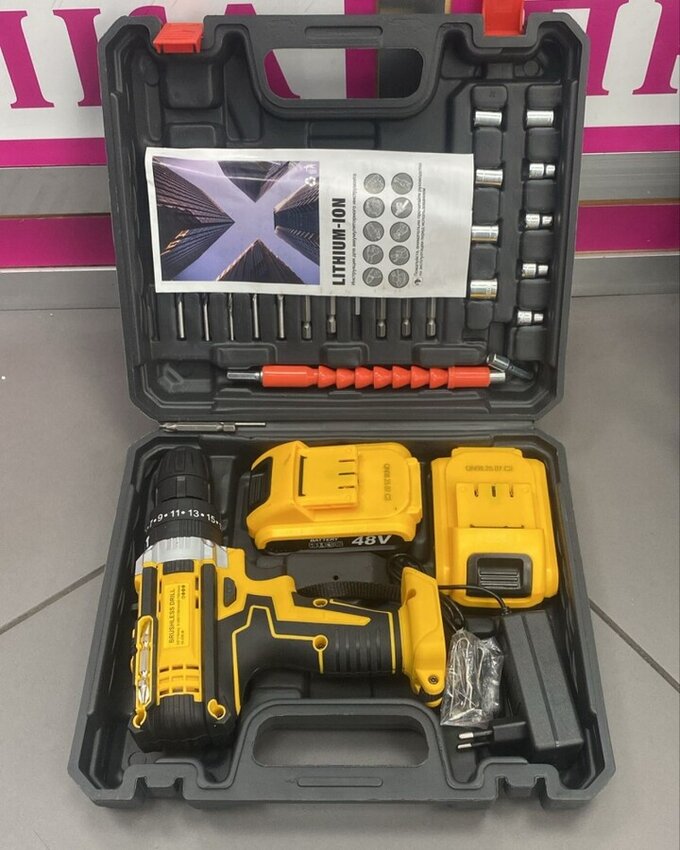 Шуруповерт DW (набор)