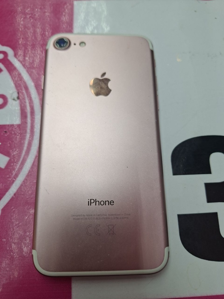 Смартфон iPhone 7 32Gb