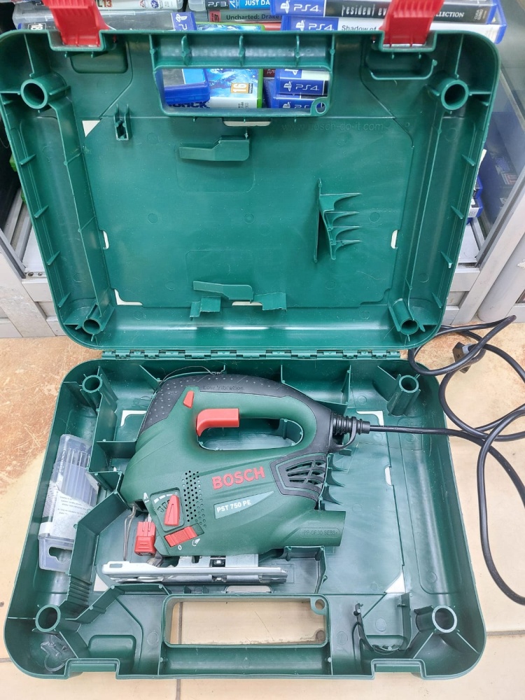 Лобзик Bosch PST 750 PE