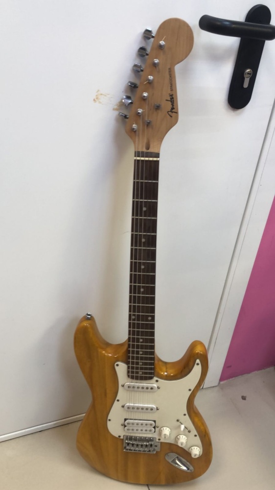 Гитара Fender Startocfster