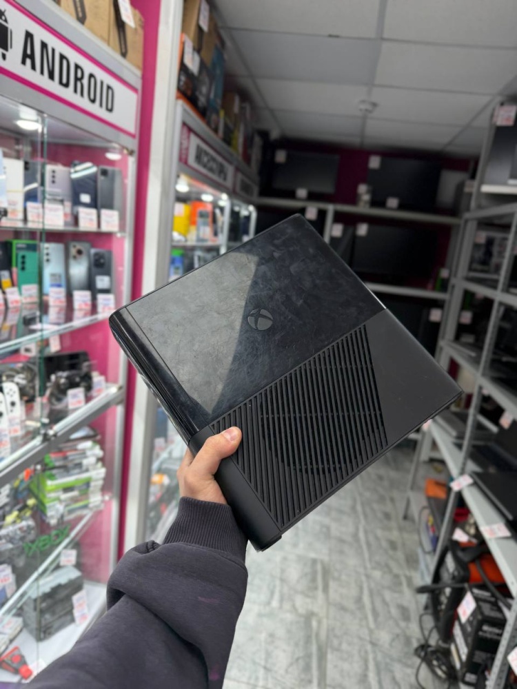 Игровая приставка XBOX 360