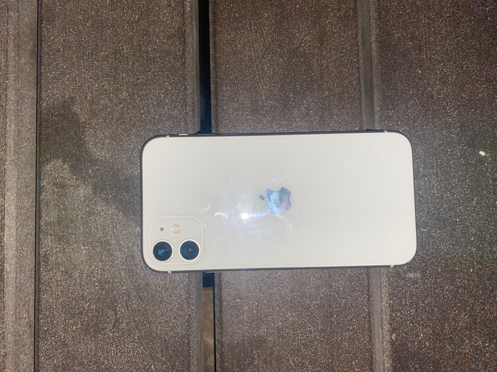 Смартфон iPhone 11 64Gb акб 77