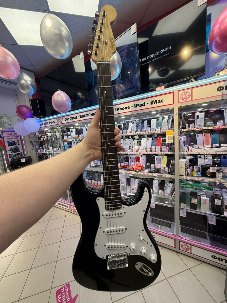 Электрогитара Fender Stratocaster Squier