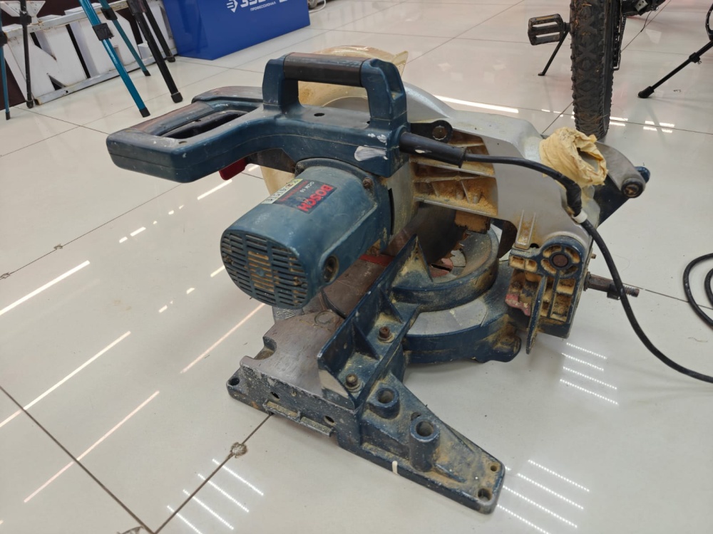 Торцовочная пила Bosch