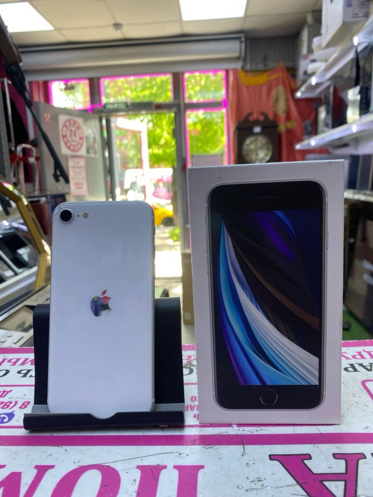 Смартфон iPhone SE 2020 64 Gb