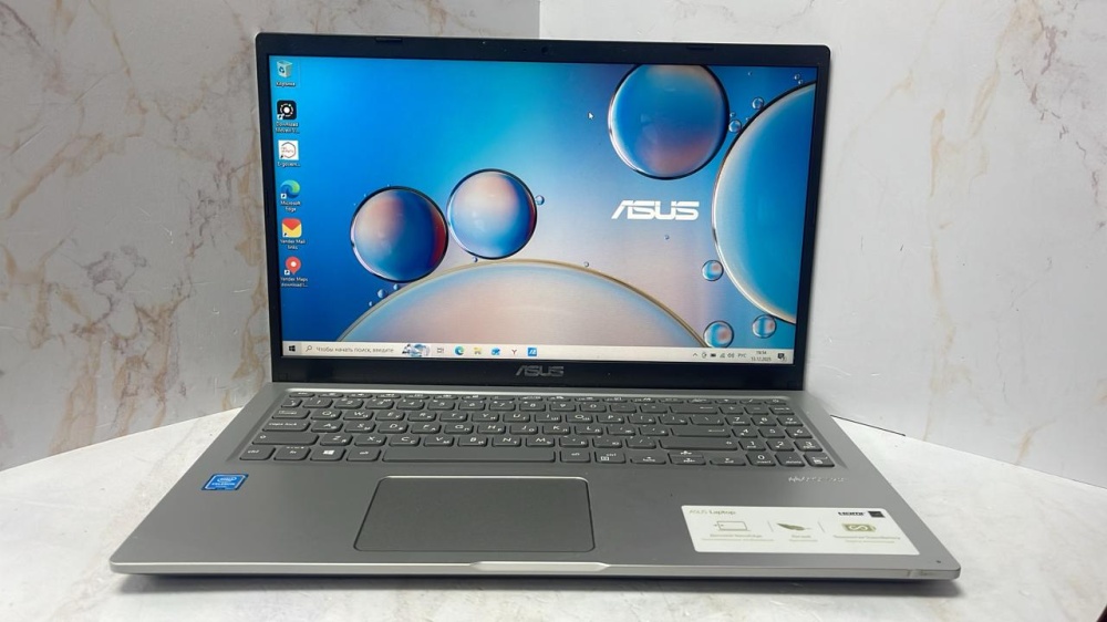 Ноутбук ASUS R565M