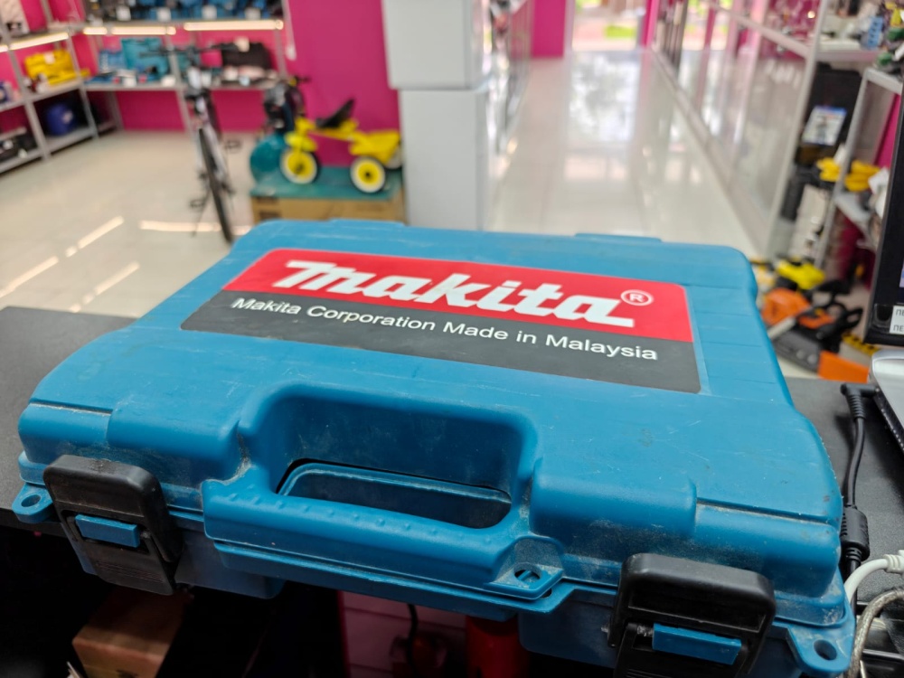 Шуруповерт Makita