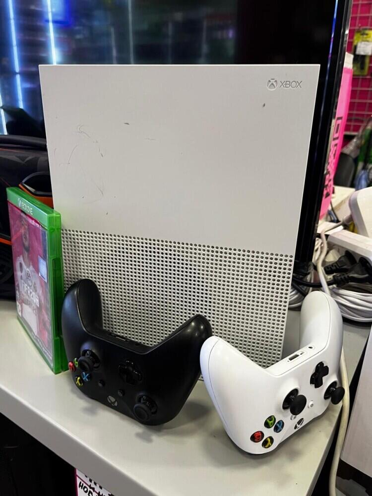 Игровая приставка XBOX ONE S 1 тб+ 2 джойстика