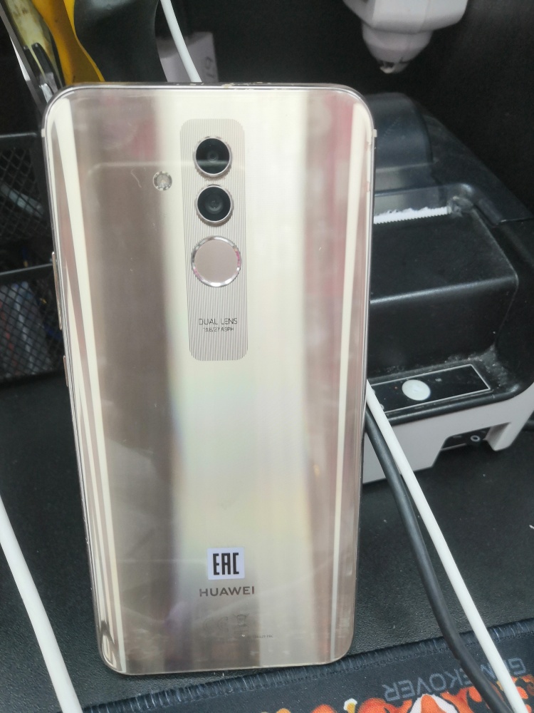 Смартфон Huawei Mate 20 Lite