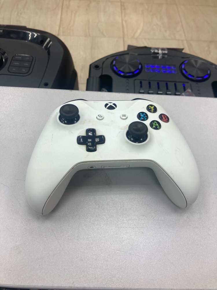Геймпад  на XBOX ONE S