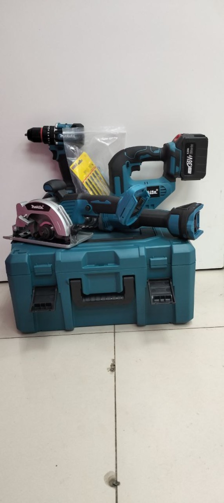 Набор инструментов Makita 4 в 1.