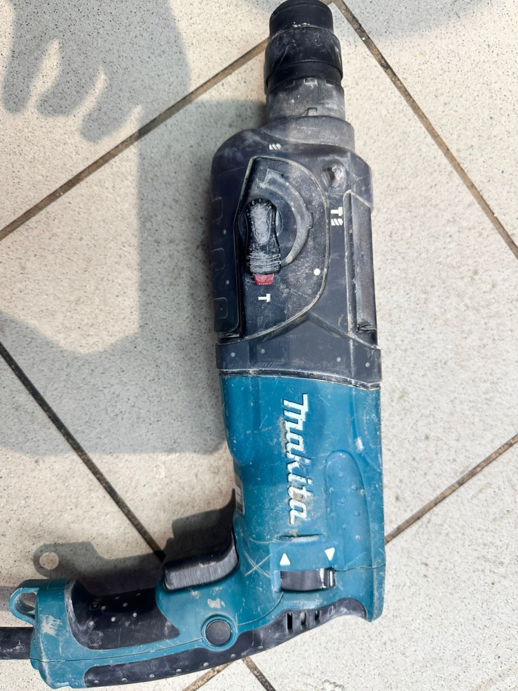 Перфоратор MAKITA HR 2470