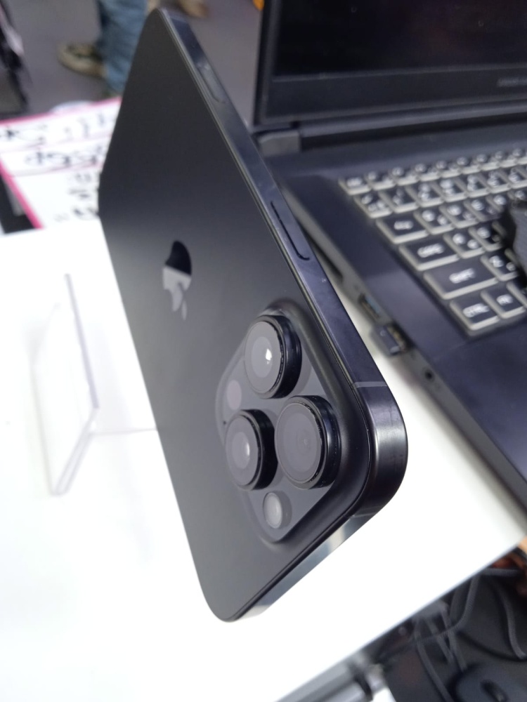 Смартфон iPhone 16 PRO MAX 256Гб, АКБ 100%