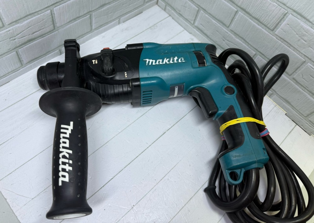 Перфоратор MAKITA HR 1830