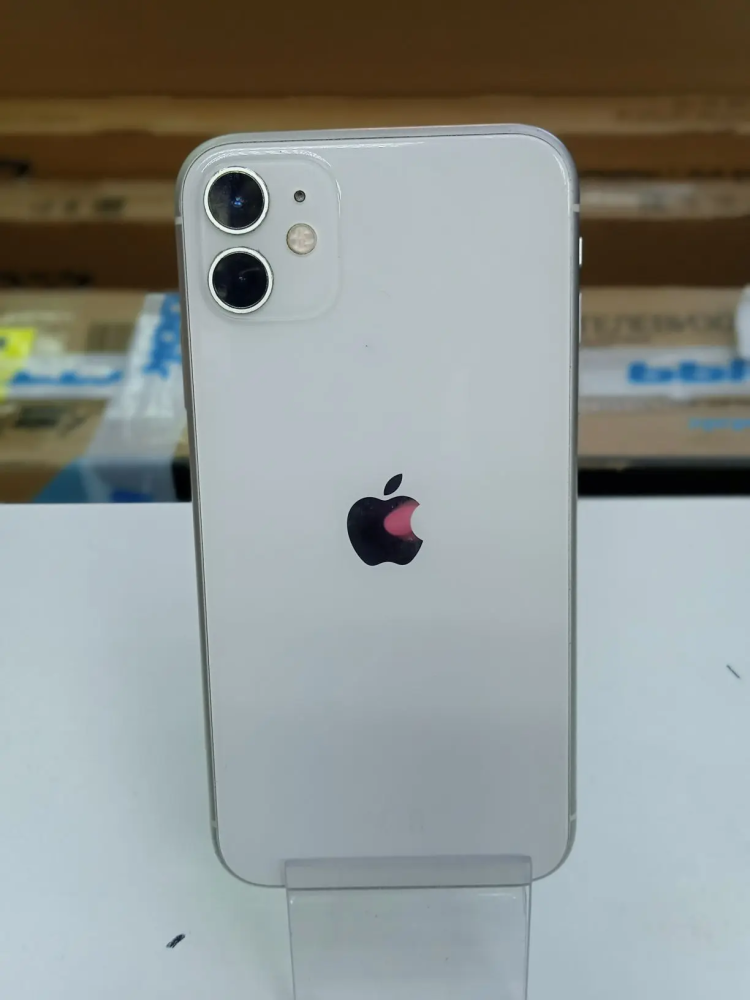 Смартфон iPhone 11 64Gb .акб 74%