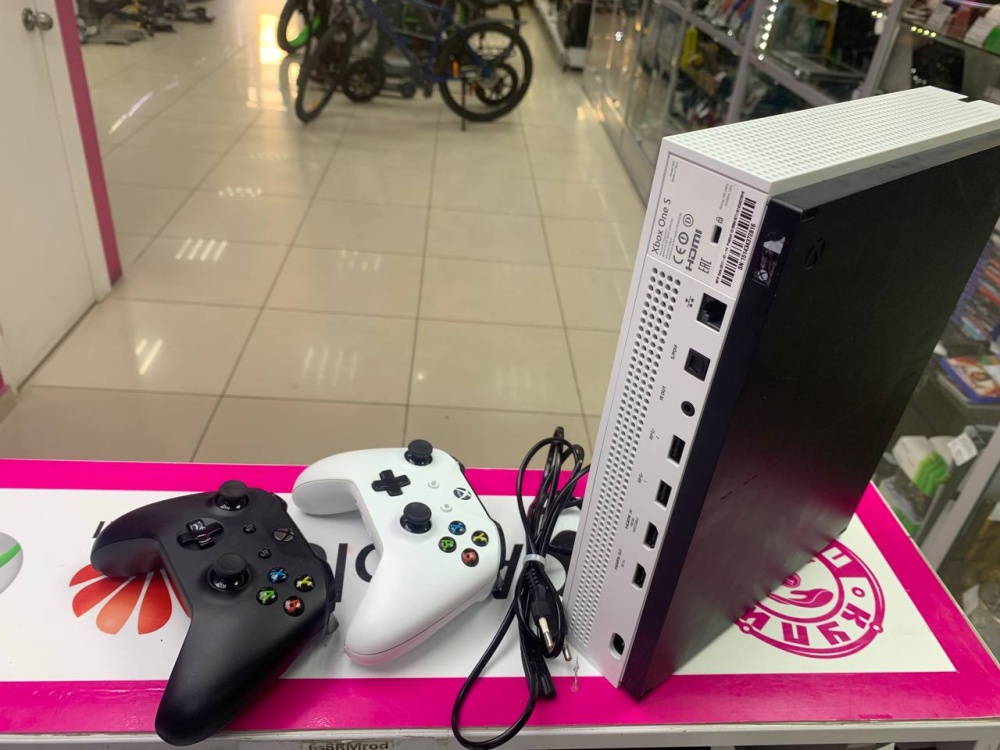 Игровая приставка XBOX ONE S