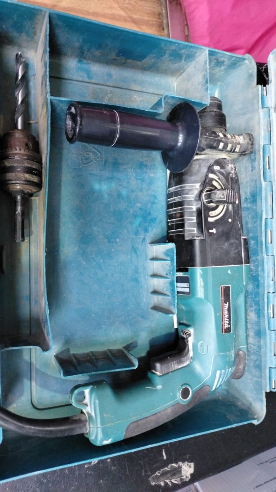 Перфоратор Makita HR2450