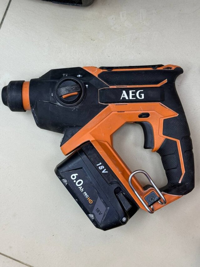 Перфоратор AEG bbh18c