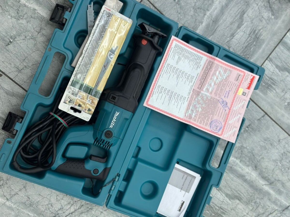 Сабельная пила makita JR30550T