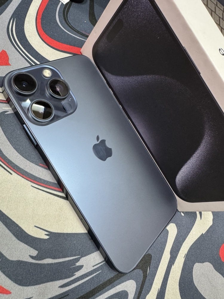 Смартфон iPhone XR 128 Gb в корпусе 15 Pro