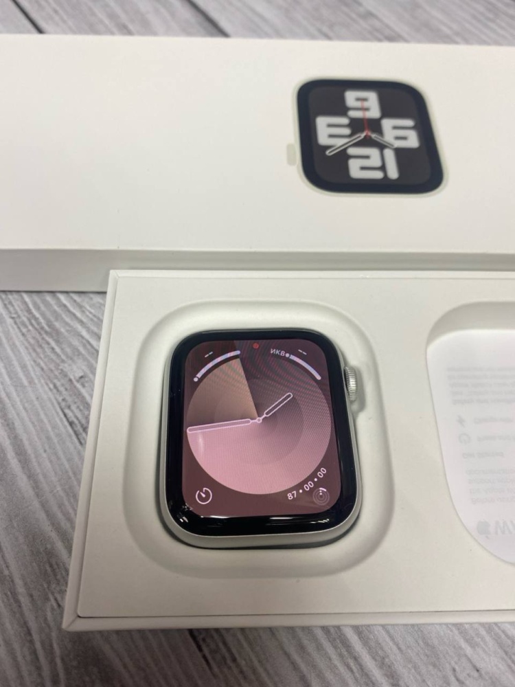 Часы Apple Watch SE 2 2024