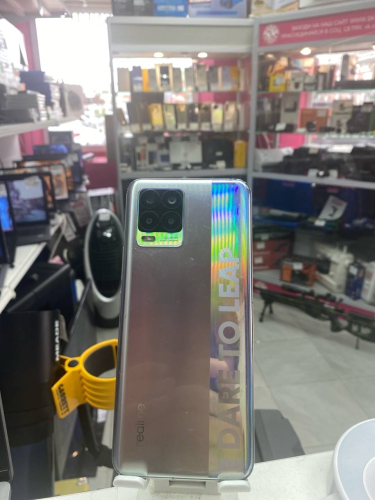 Смартфон Realme 8
