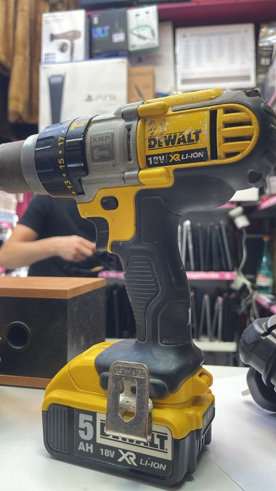 Шуруповерт DeWalt