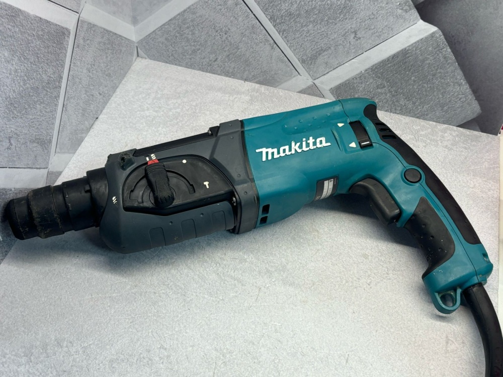 Перфоратор Makita HR2470