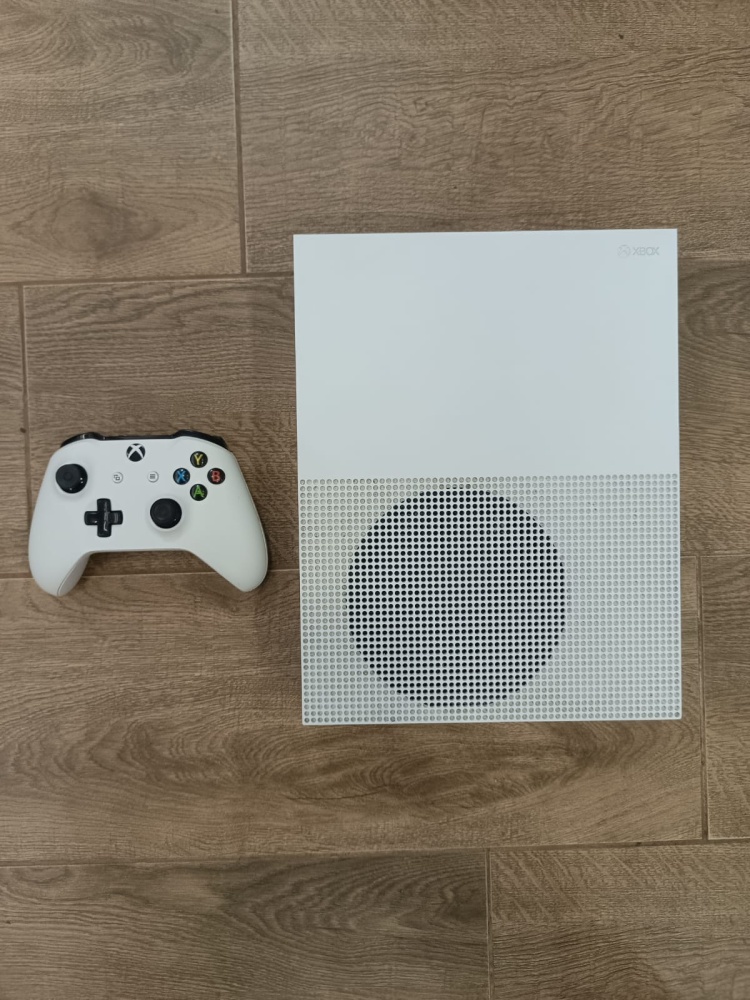 Игровая приставка XBOX ONE S 500 ГБ