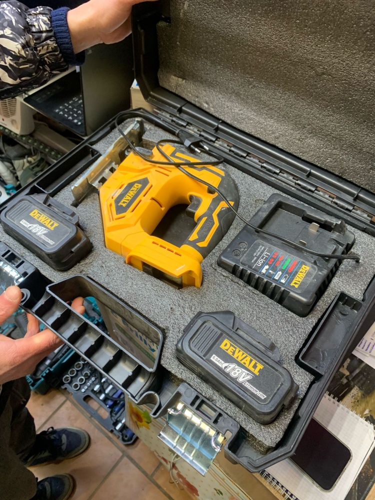 Лобзик Аккамуляторный Dewalt