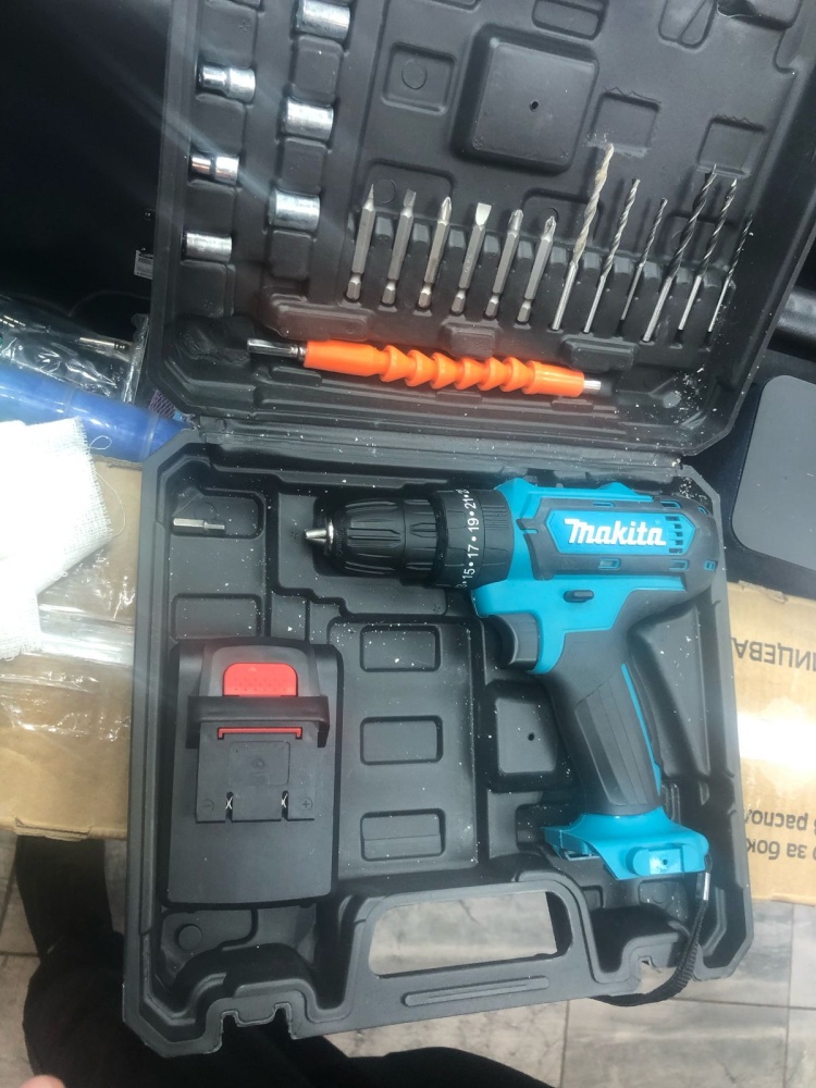 Шуруповерт makita