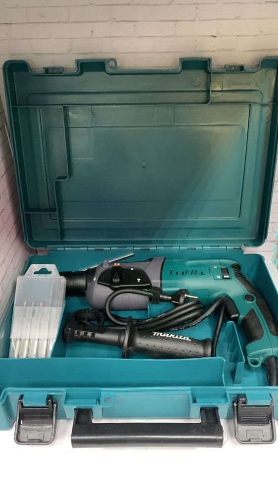Перфоратор Makita HR2470
