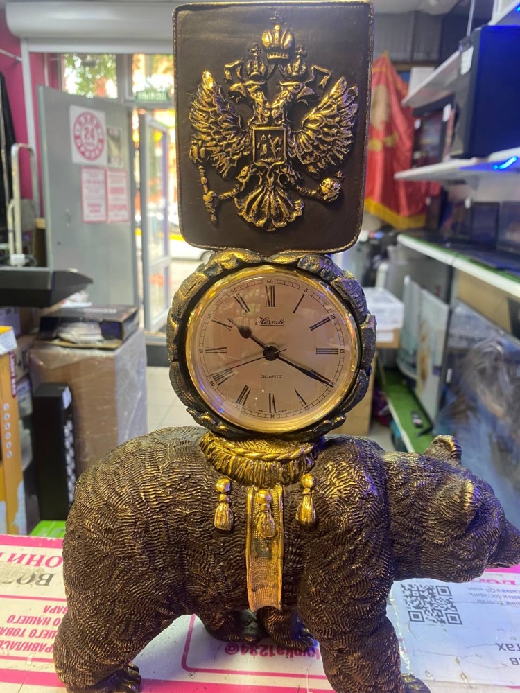 Часы каминные Hermle медведь и герб