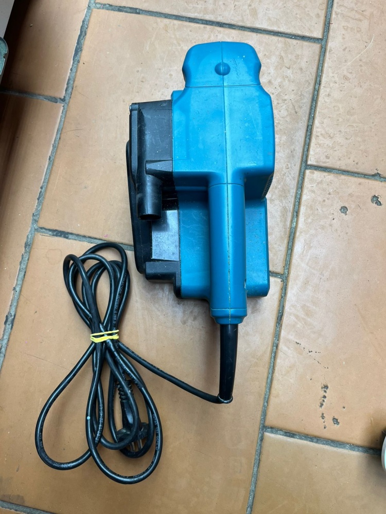 Шлифмашина макита