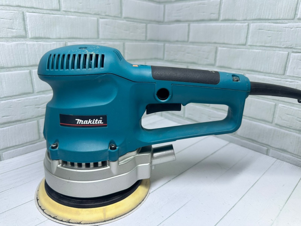 Шлифмашина MAKITA BO6030