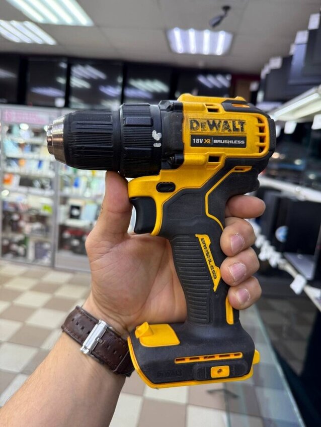 Шуруповерт DeWalt DCD708 (тушка)