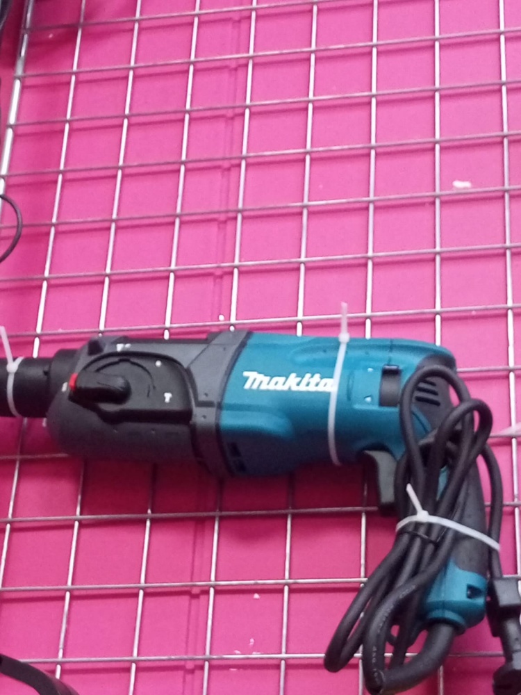 Перфоратор MAKITA HR2470