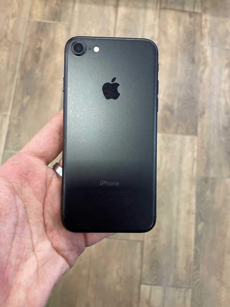 Смартфон iPhone 7 32Gb