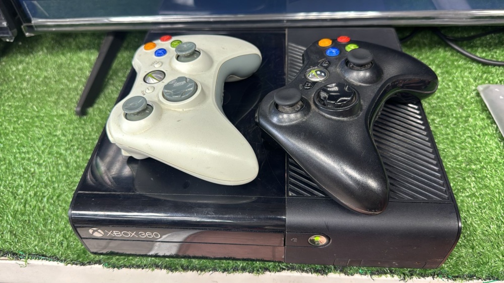 Игровая приставка XBOX 360