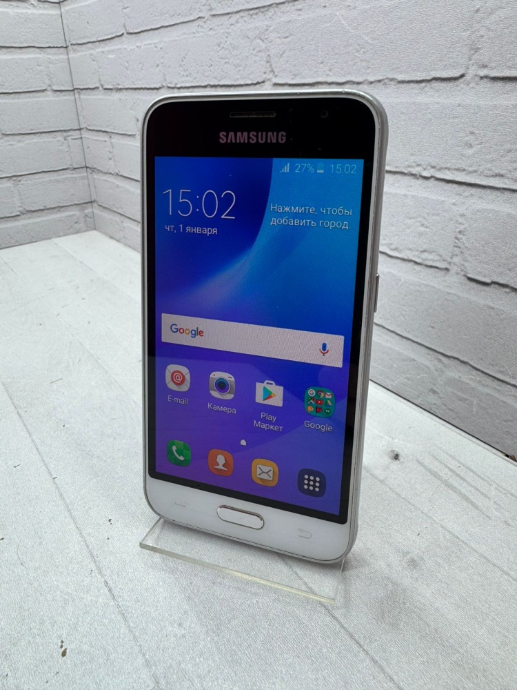 Смартфон Samsung J1