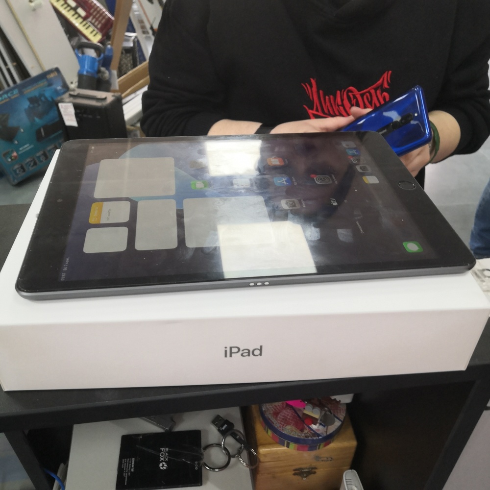 Планшет Apple iPad 9 поколения 64гб