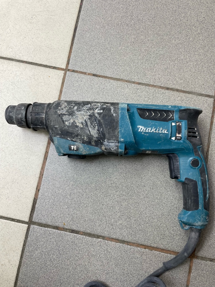 Перфоратор Makita HR2630