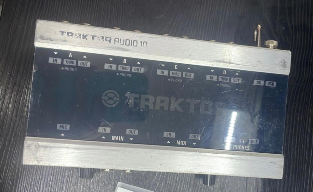 Гитарный усилитель Traktor Audio 10- звуковая карта
