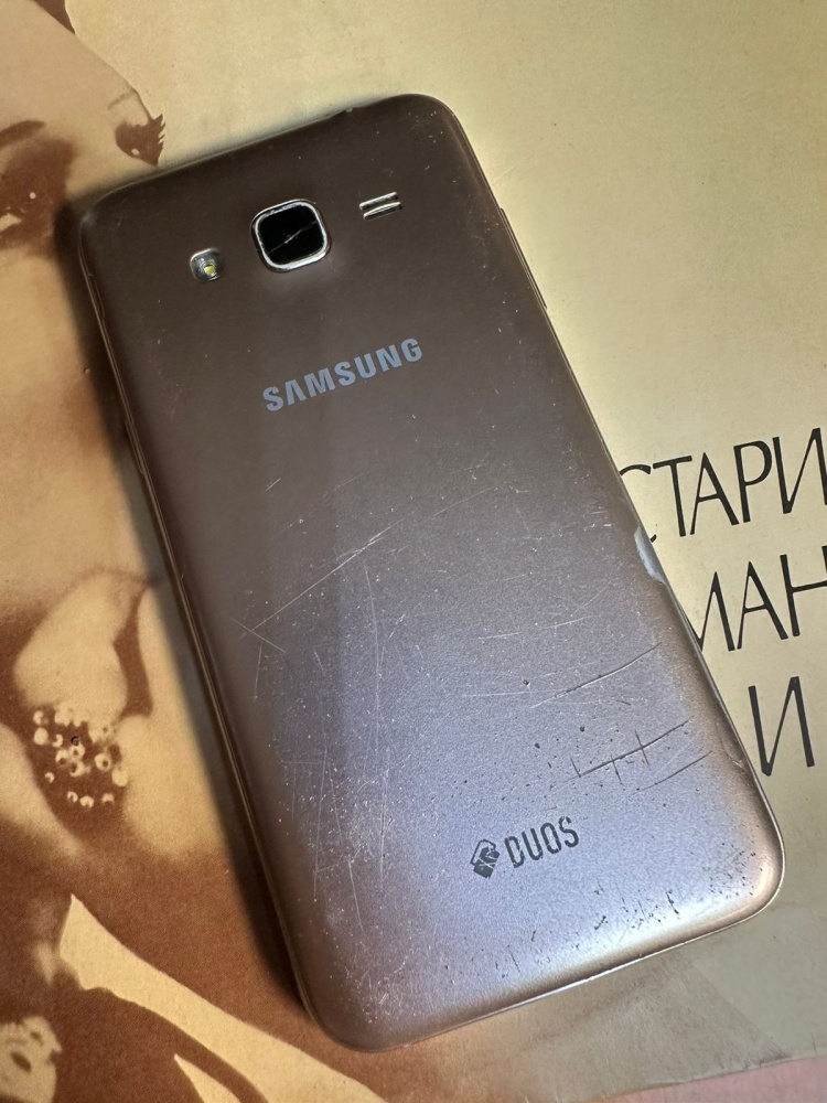 Смартфон Samsung J3 2016