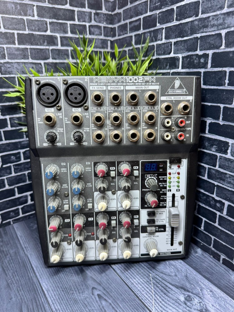 Контроллер Behringer Xenyx1002fx